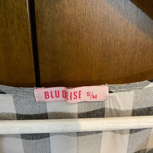 Blu Deise sleeveless shirt like new, sizes S/M, black and white