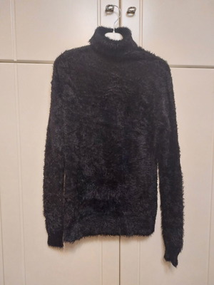 Black turtleneck sweater used, size S