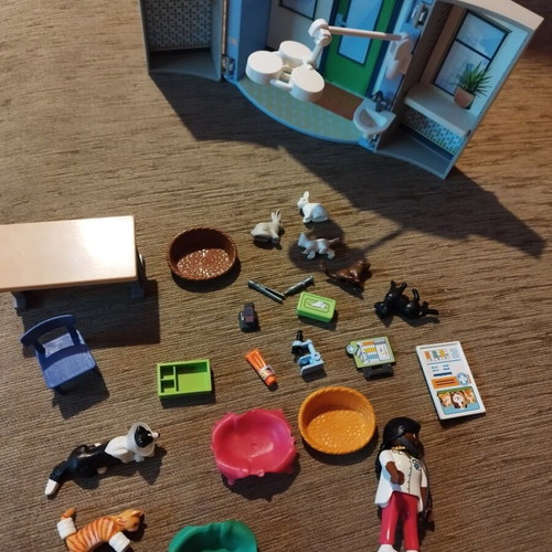Playmobil Play Box Veterinary Clinic like new