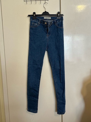 High waisted blue jeans fitted with elasticity, size S