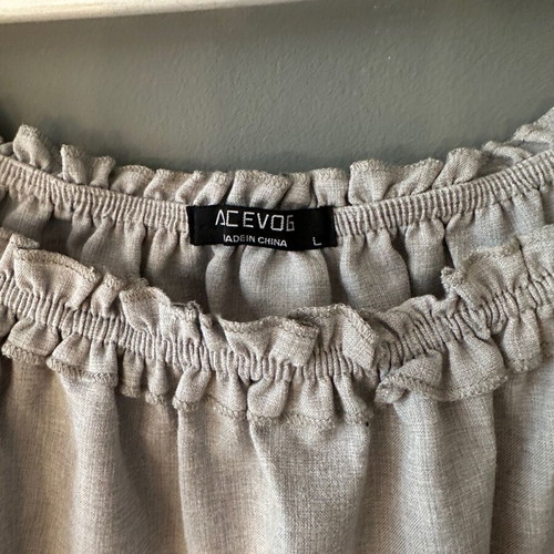 ACEVOG gray top size L like new
