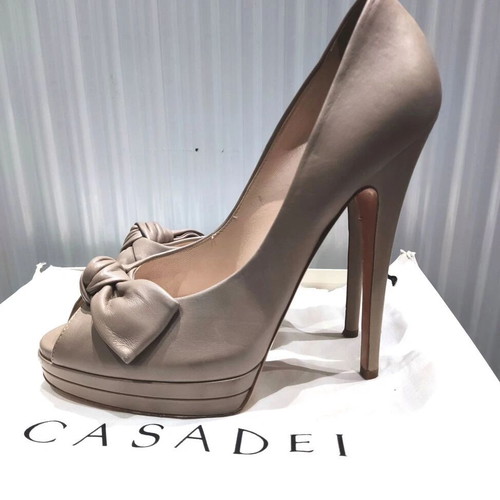 Casadei high-heeled leather pumps size 38 used