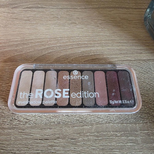 Essence The Rose Edition Eyeshadow Palette used