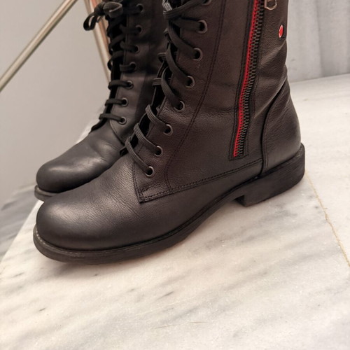 Robinson boots size 38 with zippers and velvet lining like new