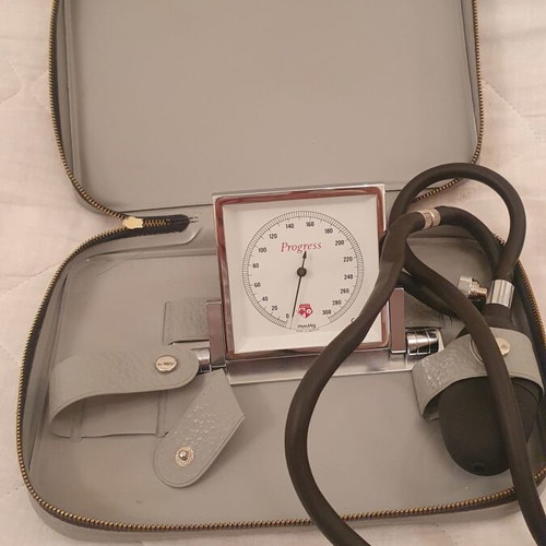 Medical sphygmomanometer used