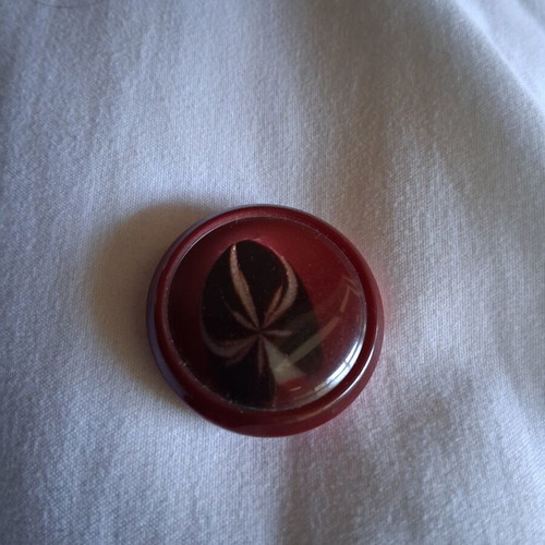 Buttons set of 7 like new, 5 large and 2 small for coats