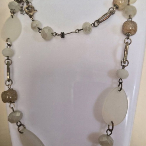 Long beaded necklace like new, beige and white shades