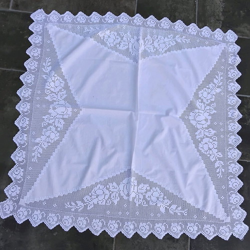 Authentic handmade crochet tablecloth set with 2 napkins like new