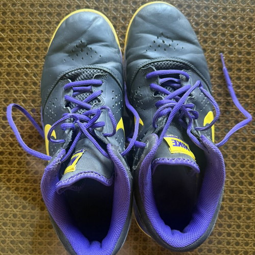 Nike basketball shoes used, size 45, black and yellow