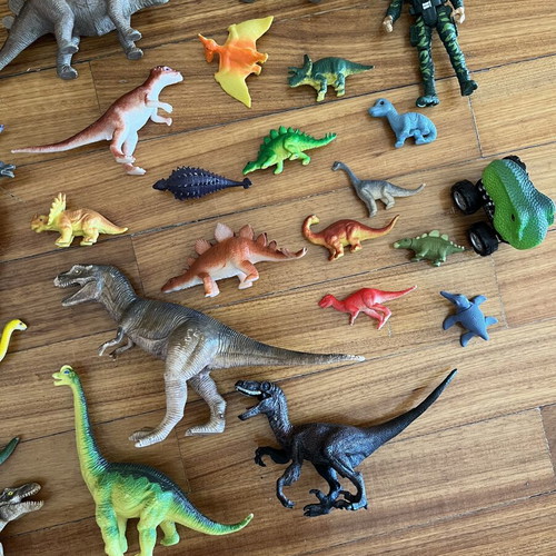 Dinosaur figures like new, set of over 30, various types and sizes