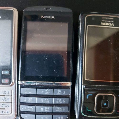 Collectible phones used, pack of 5 pieces