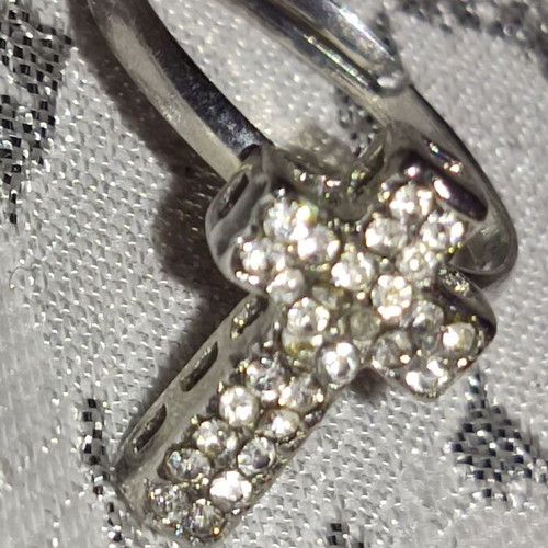 Cross ring like new, silver color, not silver material