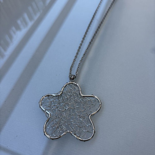 Necklace with star design new