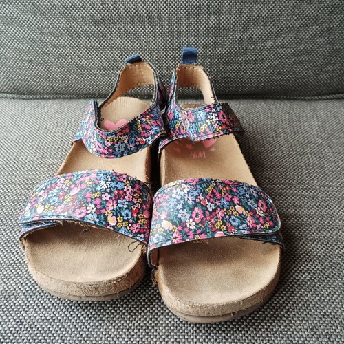 H&M Girl's Sandals used, size 30, floral pink
