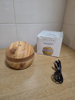 Deluxa Ultrasonic Aroma Diffuser and Humidifier with Light Wood Texture and LED