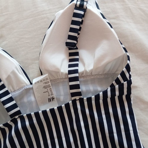 HM one-piece swimsuit new, size L