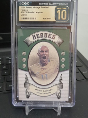 Futera Vintage Football Heroes Henrik Larsson Green CGC 10 pristine