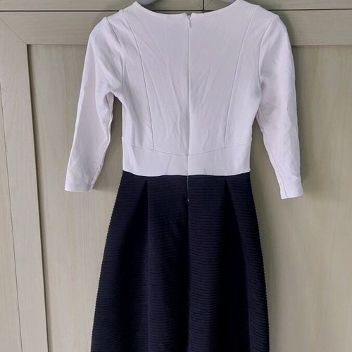 Women's dress black and white with airy skirt and 3/4 sleeve like new