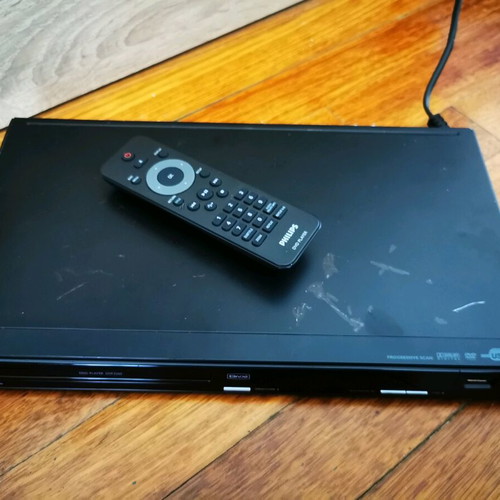 Phillips DVP-3260 DVD USB Player used with 2 free movies