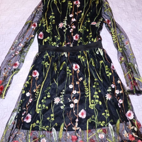 Shein dress with embroidered lace like - 6,00 - Vendora.cy Shein dress with embroidered lace like - 6,00 - Vendora.cy