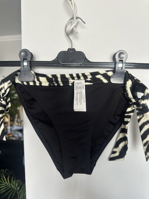 Triumph women's swimsuit new, zebra style, size 40