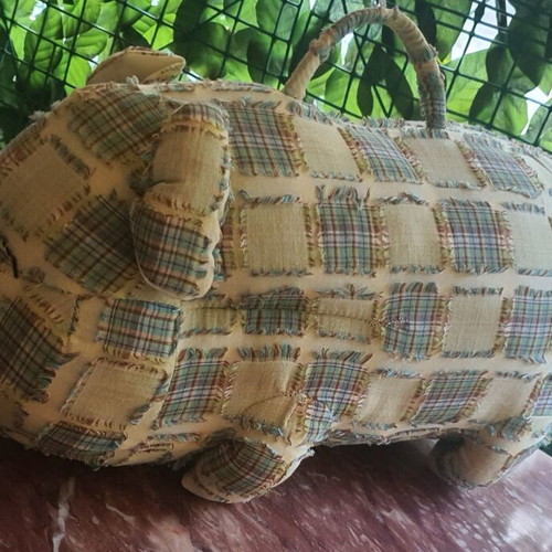 Pig-shaped pillow like new