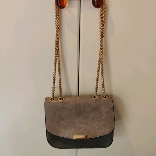 Evening shoulder bag like new with gold chain, two-tone