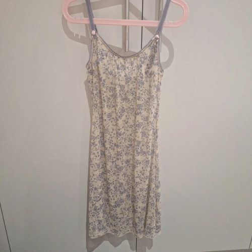 Benetton negligee like new, floral, size XS, beige and pink