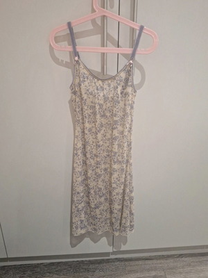 Benetton negligee like new, floral, size XS, beige and pink