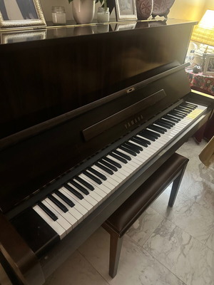 Yamaha piano like new, tuning required