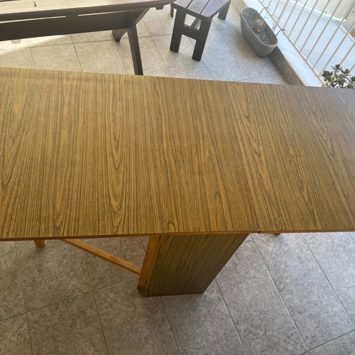 Folding dining table like new, compact and sturdy