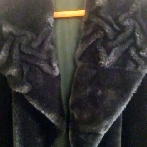 Delmod International women's eco fur size M like new, black