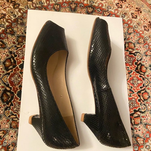 Women’s mid high heel shoes genuine leather like new, black