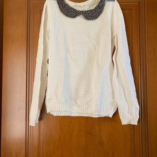 White pullover with embroidered collar used