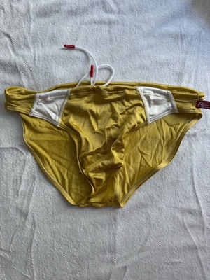 Μαγιό aussiebum καινούργιο σε χρυσό μουσταρδί μέγεθος M