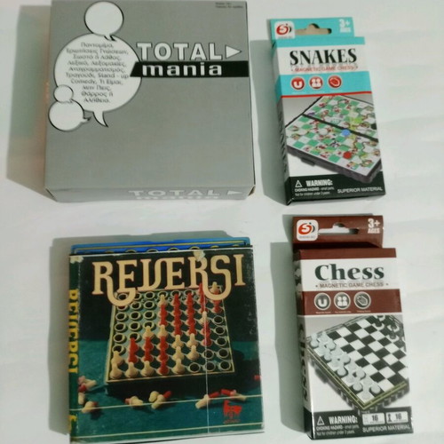 Board games and chess pieces used, various types
