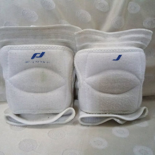 Pro touch volleyball knee pads used, size S