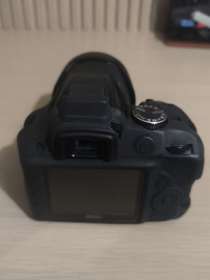 Nikon D3300 μεταχειρισμένη με φακό Tamron και αξεσουάρ