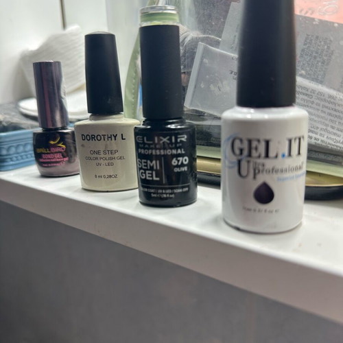 Semi-permanent nail polish set of 4 used