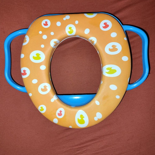 Children's toilet seat used with soft cushion and duck decoration