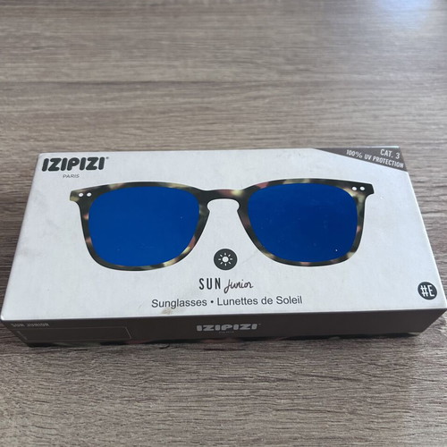 Izipizi Kids Sunglasses like new, tortoise frame, blue lenses