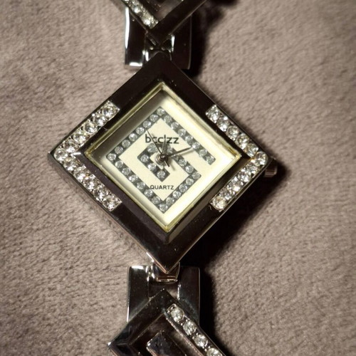Quartz wristwatch women's new silver