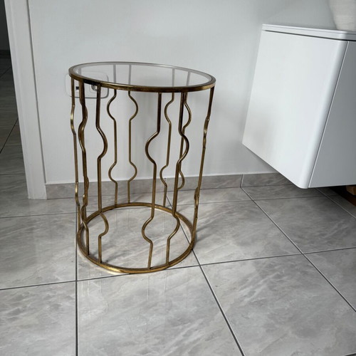 Side table like new, round, gold color, plexiglass top
