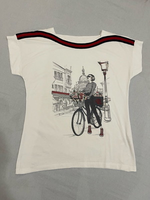 Women’s MD white T-shirt like new, size M