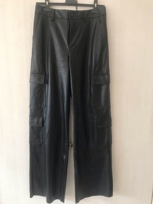 Stradivarius pants with leather look like new, size M