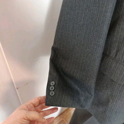 Christian de Paris men's suit like new, gray and black