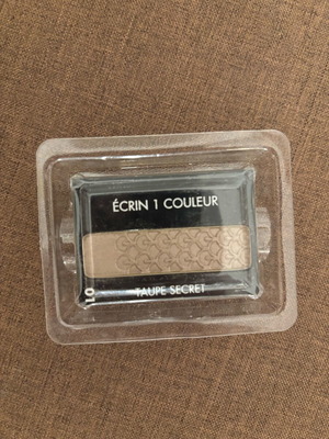 Guerlain Ecrin 1 Couleur στην απόχρωση Taupe Secret καινούργιο
