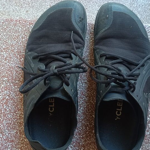Vivo Barefoot shoes size 43 lightly used