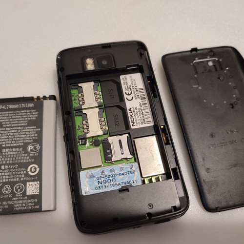 Nokia N-900 used, fully functional but does not charge, with charger