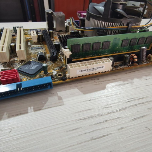 Asus Motherboard P5VD2-VM like new with Intel Dual E2140 1.60GHz and 1GB Ram DDR2